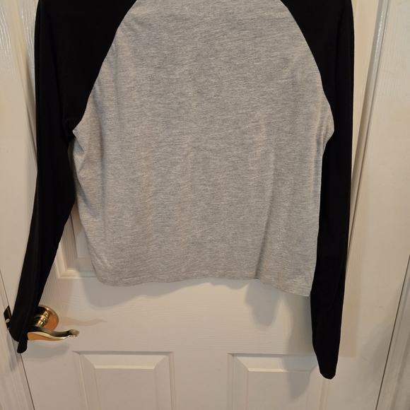 Aeropostale Black and Gray Hello Kitty Crop Top - Picture 3 of 3